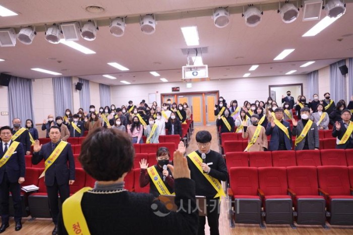 [크기변환]보도자료(아산교육지원청, 반부패 청렴 실천을 위한 교직원 실천 다짐과 기관장 주관 적극행정 교육 실시) (1).JPG
