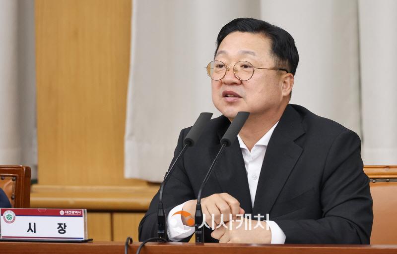 [크기변환]이장우 대전시장"용역에만 기대는 사업 안돼”02.jpg