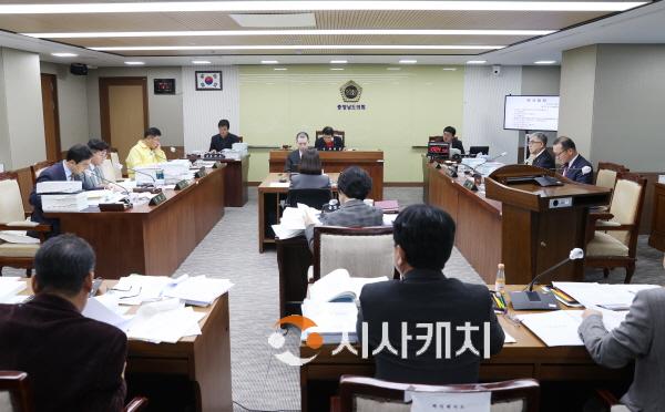 [크기변환]231130_제348회 정례회 제1차 농수산해양위원회(2023년도 제2회 충청남도 추가경정예산안(3).jpg