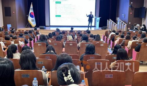 [크기변환]사본 -천안교육지원청, 2025학년도 중학교 예비 학부모 교육 개최(2).jpg