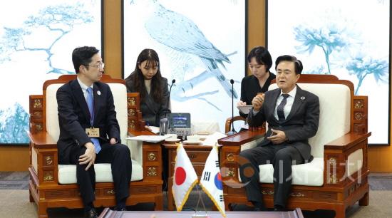 [크기변환]사본 -충남도지사와_구마모토현지사_접견_2.jpg
