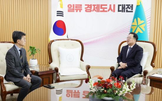 [크기변환]사본 -이장우 시장, 환경부 장관과 하천정비 관련 환담(수시보도)_사진1.jpg