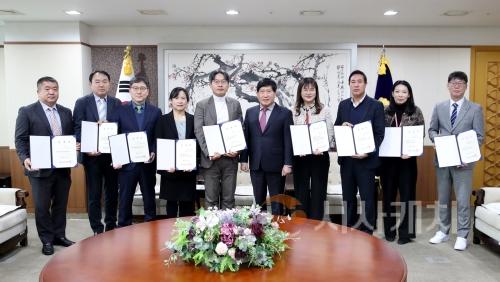 f_1230_충남도의회 사령장 수여식 (5급 이상) (1).jpg