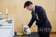 f_조일교 아산시장 권한대행, 제주항공 희생자 합동분향소 참배 (1).jpg
