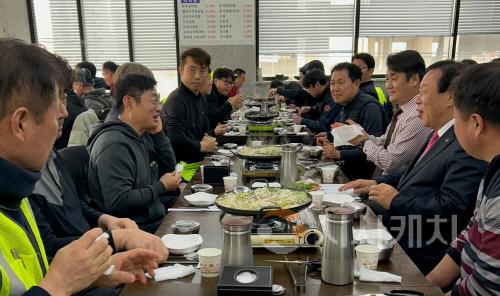 [크기변환]사본 -최민호 시장 환경관리원 노고 격려(자원순환과).jpg