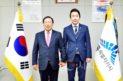 f_임채성 의장, 최민호 시장, 최교진 교육감과 2025년 주요 현안 논의 (1).jpg
