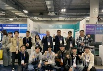 f_사진1. CES 2025 선문대 운영 부스에서 단체 사진 촬영.jpg
