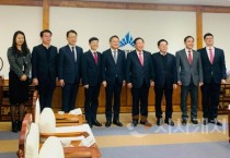 [크기변환]사본 -최민호 시장(왼쪽에서 여섯번째), 고기동 행안부장관 직무대행(왼쪽에서 다섯번째) 면담 (1).jpg