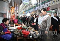 김태흠 충남지사, 전통시장 찾아 소통·격려