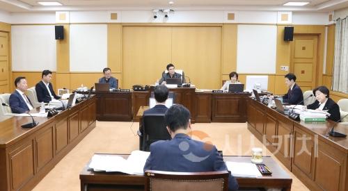 f_(사진자료) 행정자치위원회 회의.JPG