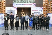 f_왼쪽부터 이경재 마술사, 임방언 감독, 김수정 소프라노, 최민호 시장, 가수 김형준, 국악밴드 얼쑤2.JPG