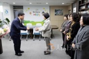 f_정년퇴직 교육공무직 교육감 표장수여1.jpg