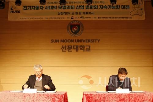 f_사진 1. 양 기관이 협약서에 서명하고 있다-(좌) 최창하 부총장, (우)손원현 대표.jpg