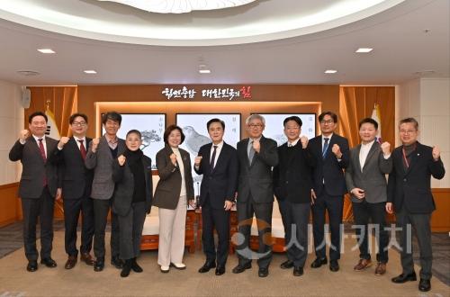 f_[사진자료] 충남문화관광재단, 제7기 이사회 구성 신임 이사·감사 위촉.jpg