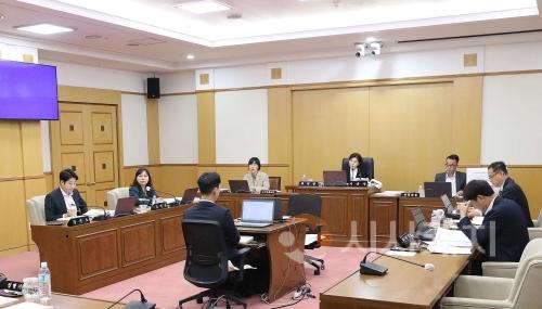 f_(사진자료) 교육위원회 회의.jpg