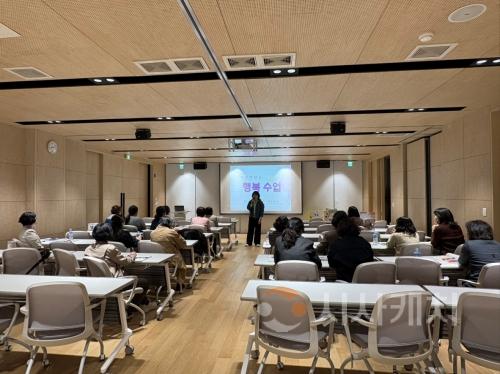 f_사진1_거점학교 순회보건교사 역량 강화 연수(연수 진행 사진).jpeg