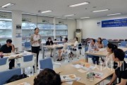 f_학교예술강사 지원사업의 일환으로 역량강화 연수를&nbsp;진행하고 있다.-1.jpg