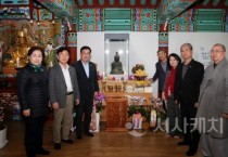 충남도의회 행문위, 잠시 고향 돌아온 ‘금동관세음보살좌상’ 친견