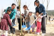 f_2. 대전시, 갑천호수공원에서 식목일 나무 심기 행사-1.jpg