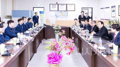 [크기변환]최민호 시장, 기업이 체감하는 지원에 최우선(기업지원과)2.jpg