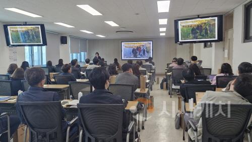[크기변환]사진3_ 2025 마을기반 교육과정 현장지원단 업무담당자 배움자리(연수 사진).jpg
