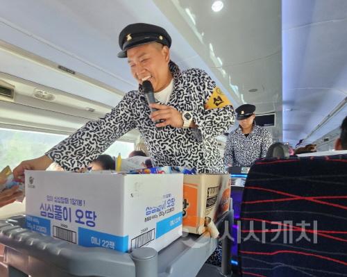 [크기변환]사본 -[사진자료] 지난해 레트로 낭만열차 풍경1.jpg