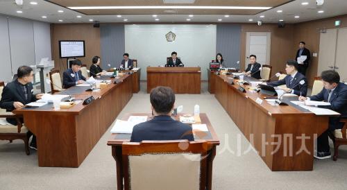 [크기변환]250414_제358회 임시회 제1차 보건복지환경위원회.JPG