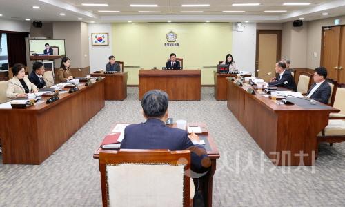 [크기변환]250414_제358회 임시회 제1차 행정문화위원회.JPG