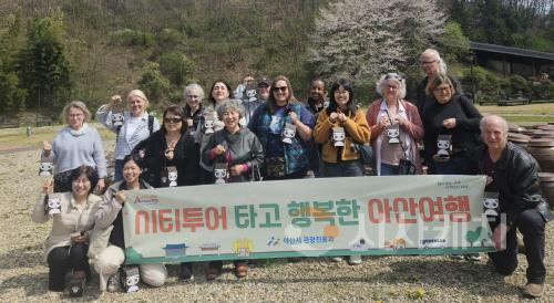 [크기변환]사본 -2. 아산시, 세계 도자기 예술가 ‘시티투어버스 타고 행복한 아산 여행’ 추진.jpg