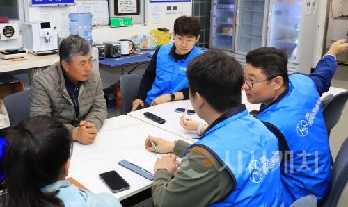 [크기변환]사본 -1. 유인섬 실태조사, 현안대응tf 두미도 남구마을이장님 인터뷰 (3).jpg
