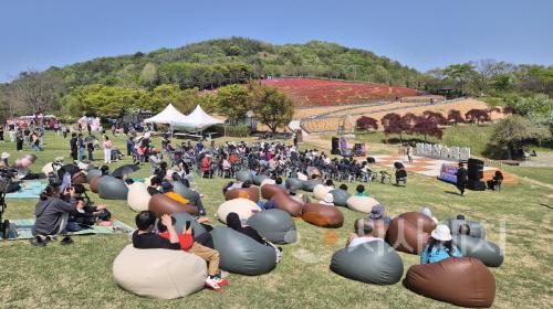 [크기변환]사본 -1. 아산시, 봄 내음 가득한 ‘제3회 영인산 철쭉제’ 성료 (3).jpg