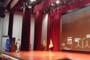 [크기변환]사진 2. 선문대 김용우 교수가 아산시 공직자를 대상으로 특강을 실시했다.jpg