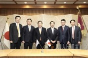 [크기변환]왼쪽부터 홍만표 세종시 해외협력관, 이호식 국제관계대사, 최민호 시장, 니시와키 타카토시 교토부 지사, 박영국 세종시문화관광재단 대표이사, 정진기 대외협력담당관.jpg