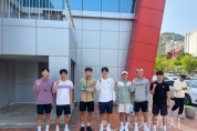 f_순천향대 테니스부 학생들이 기념촬영을 하고 있다..jpg