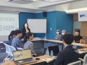 f_‘2025 청년취업아카데미’에서 면접 준비반 수업이 진행되고 있다.-1.jpg