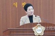 [크기변환]사본 -사진2_아산시의회 이기애 의원이 5분 발언을 하고 있다.jpg