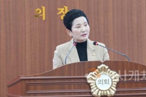 [크기변환]사본 -사진2_아산시의회 이기애 의원이 5분 발언을 하고 있다.jpg