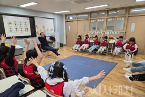 f_사진1_찾아가는 생존수영교육.jpg
