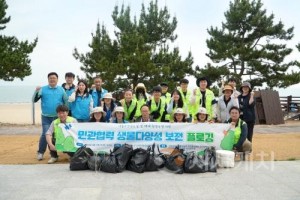 f_민관협력 생물다양성 보전 쓰담걷기(플로깅)(1).jpg