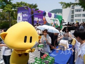 f_3. 0시 축제 이색홍보‘대전빵차’출현에 부산 MZ 열광1.jpg