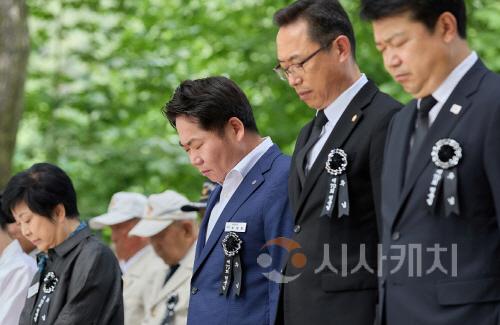 [크기변환]사본 -2. 아산시, 제70회 현충일 추념식 거행 (1).jpg