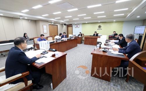 [크기변환]0617_제359회 정례회 제3차 기획경제위원회 (2).jpg