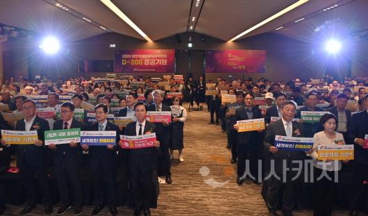 [크기변환]사본 -퍼포먼스 단체사진3.jpg