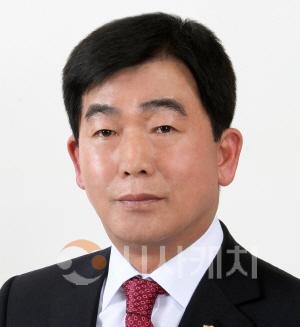 [크기변환]사본 -김석곤 의원(금산1, 국민의힘).jpg