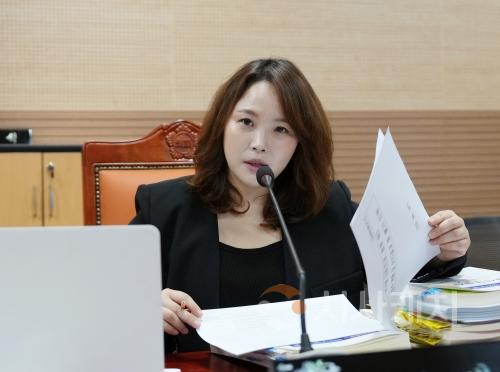 f_2. 아산시의회 행정사무감사 기획행정농업위원회 박효진 의원 사진.jpg
