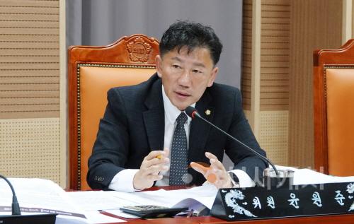[크기변환]사본 -20250620_제259회 제1차 정례회 행정사무감사 윤원준 의원.jpg