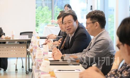 [크기변환]사본 -최민호 시장, 지역 예술인들과 소통 간담회2(문화예술과).jpg