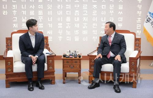 [크기변환]사본 -최민호시장-김용태위원장 회동(공보관실)3.jpg