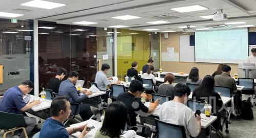 [크기변환]사본 -[사진] 25.06.25. 충남경제진흥원, 충남수출기업협회 대상 챗 GPT 활용 방안 교육과정 운영.jpg