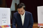 [크기변환]사본 -김태흠_충남도지사가_3일_보령시_웅천초등학교에_마련된_웅천읍_제2투표소에서_제21대_대통령선거_투표를_하고_있다_(2).jpg